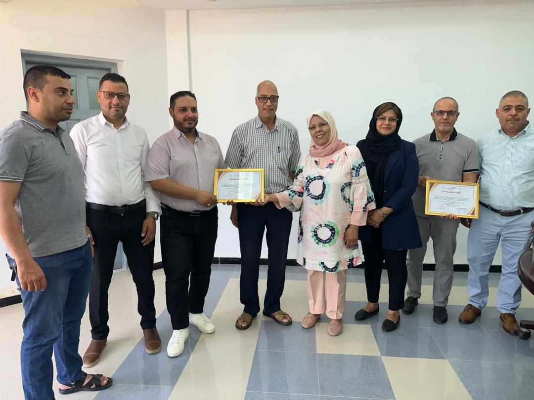جلسة  تكريم لكل المؤسسات التي  استقبلت طلبة السنة الثانية ماستر